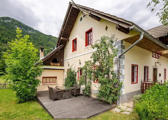Bela Luna - Charming Garden Cottage Near Lake Bled